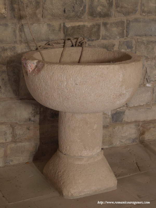PILA BAUTISMAL